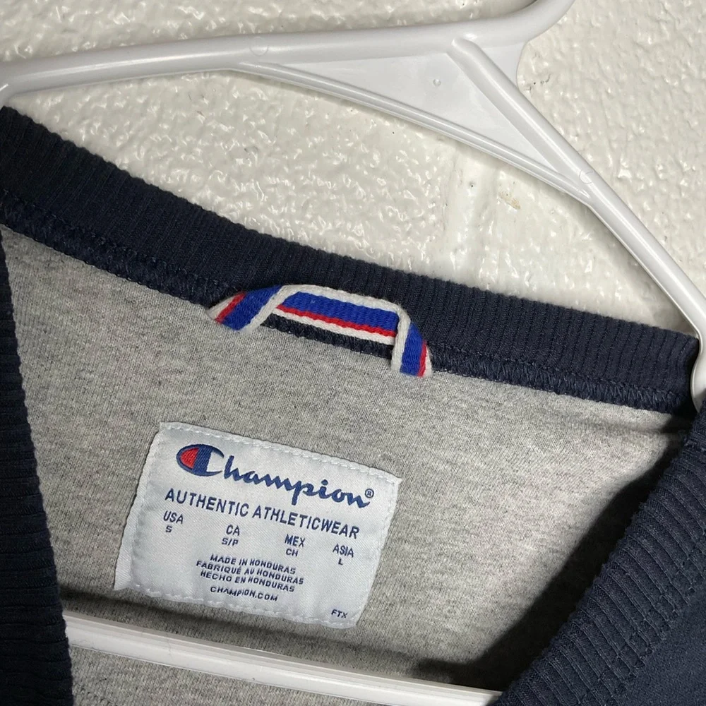 < Men’s Champion Navy Blue Logo Sweatshirt > - Picture 4 of 4